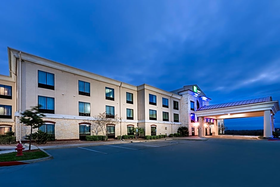 Holiday Inn Express Hotel & Suites Floresville, an IHG Hotel