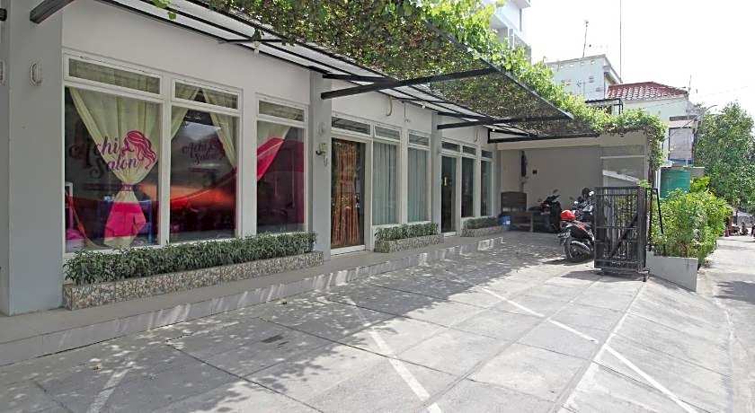 RedDoorz near Solo Balapan Station