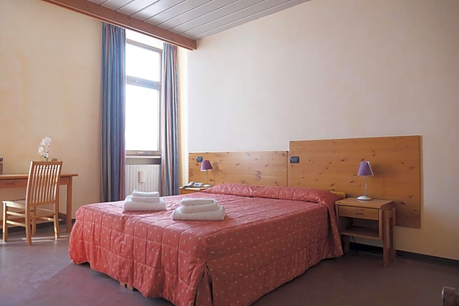 Pràcatinat Hotel & Restaurant