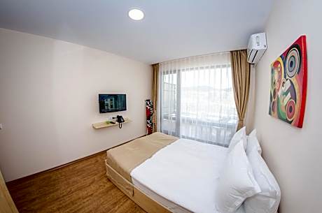 Studio with Park View (2 Adults)
