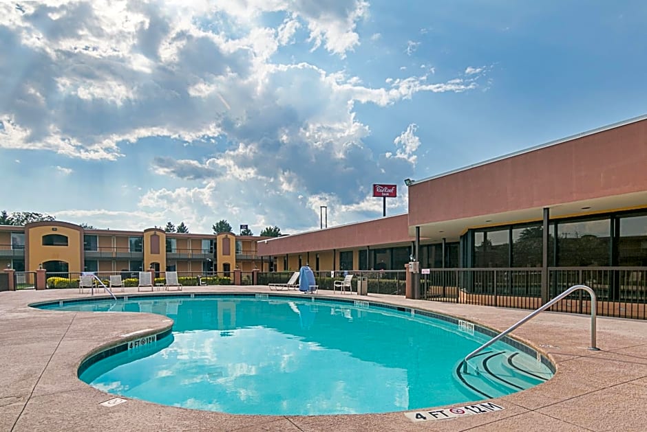 Red Roof Inn Forsyth