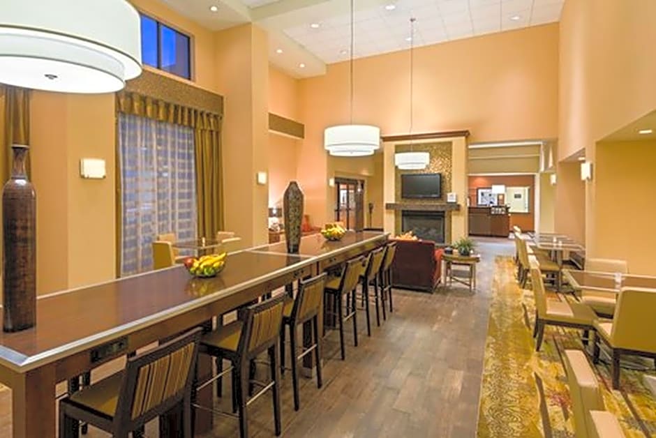 Hampton Inn and Suites Peoria at Grand Prairie