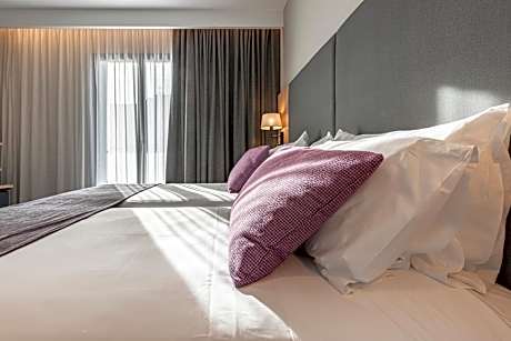 TWIN CITY VIEW WITH TERRACE 2 ADULTS