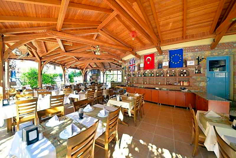 Montebello Deluxe Hotel