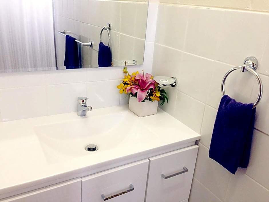 Paradise Court Holiday Units