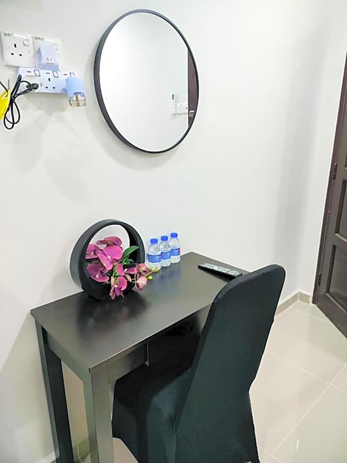 TAMU ROOMSTAY TOK MOLOR