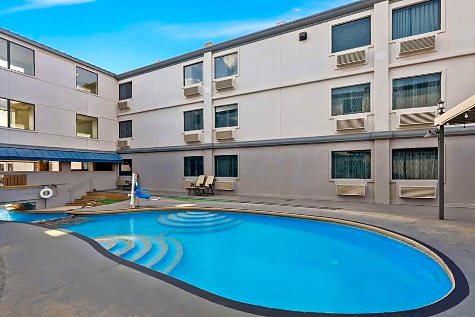 SureStay Plus Hotel by Best Western Lubbock Medical Center