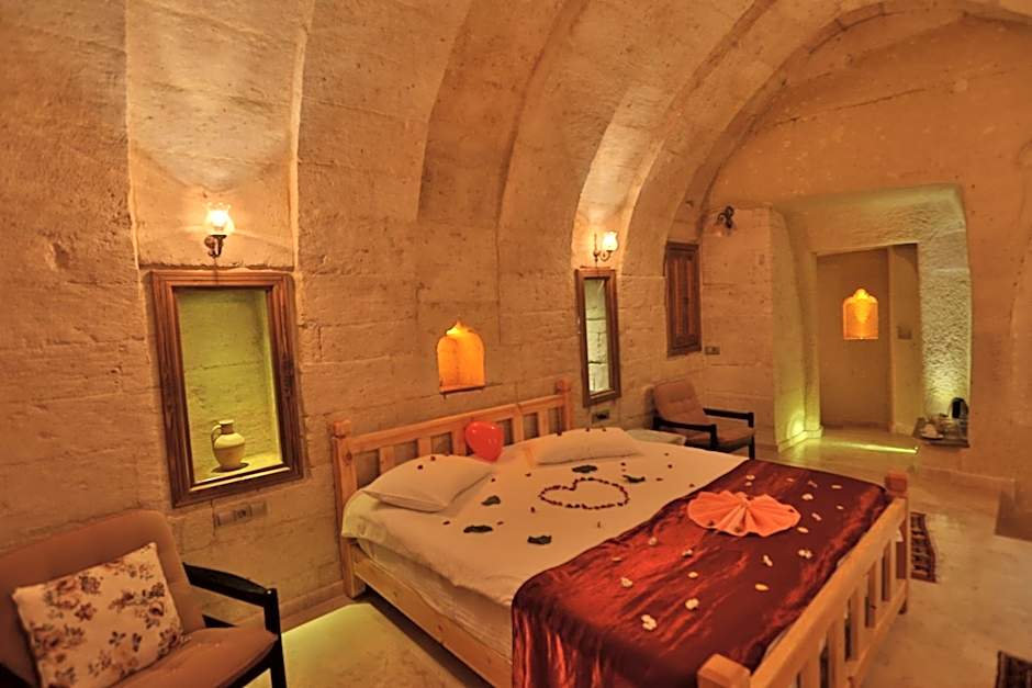 Abu Hayat Cave Suites