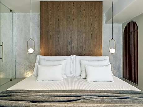 Signature Suite Private Heated Pool with Sea View