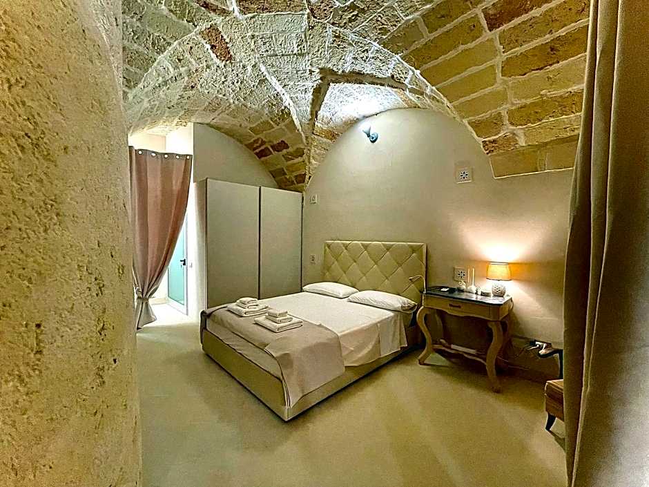 Palazzo de Carlo e il parco dei 7 pozzi