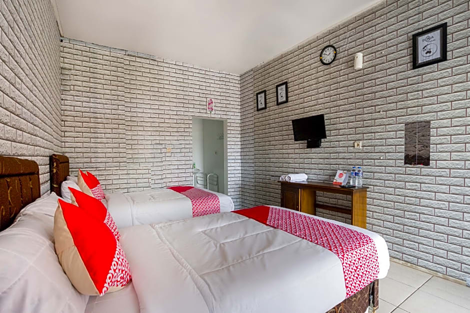 Super OYO 2961 Artana Bed & Breakfast