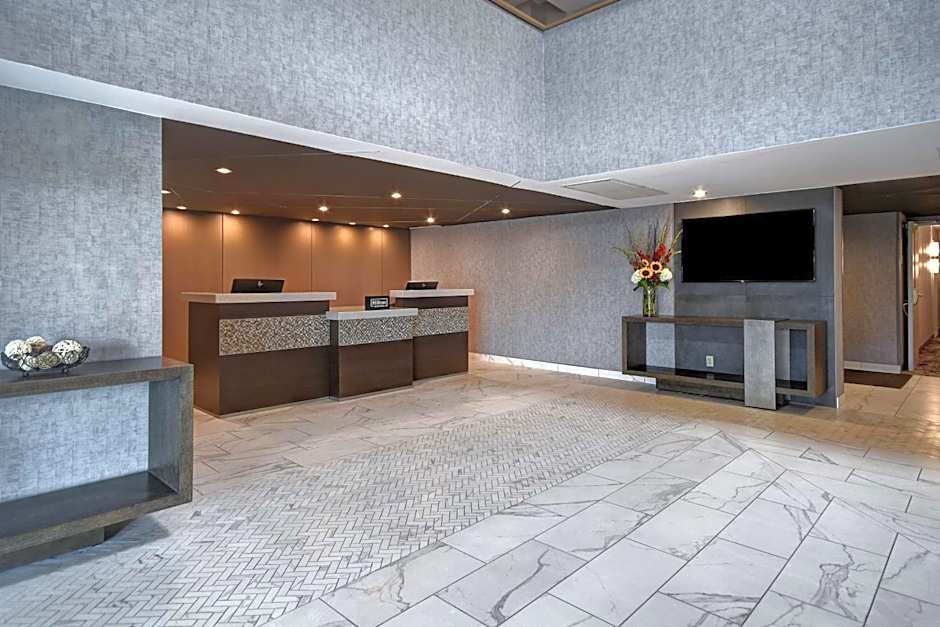 DoubleTree by Hilton St. Louis-Airport