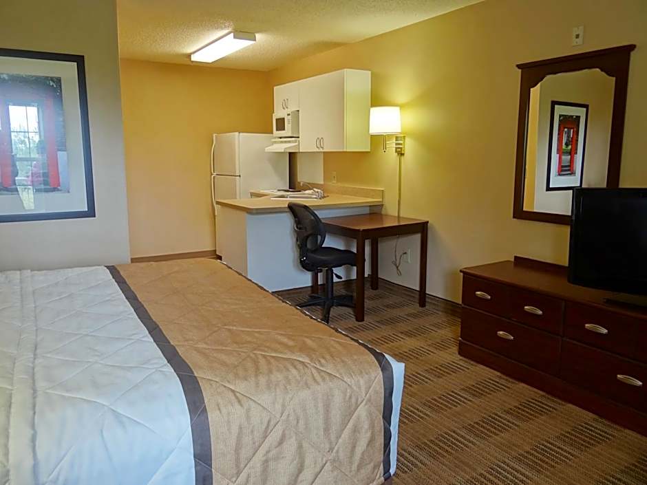 Studio 6 Suites Fresno North CA