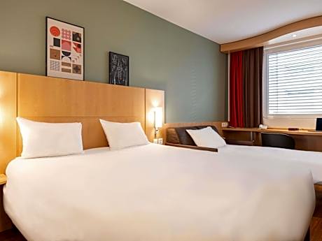 Comfort Room with Double Bed and Single Sofa Bed