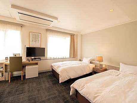 Twin Room with Extra Bed - Non-Smoking