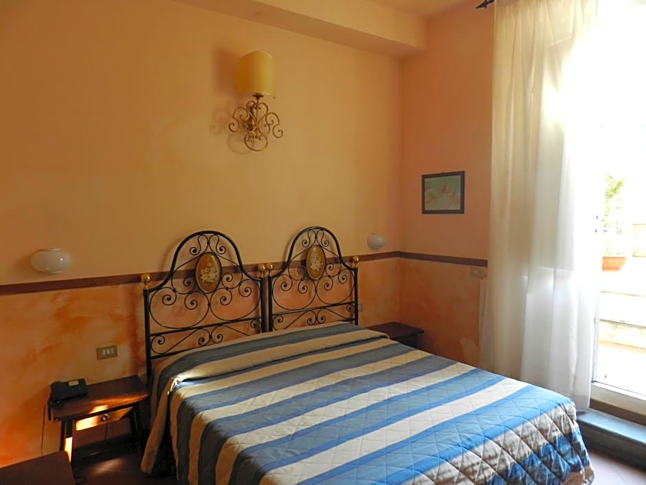 Hotel Monica