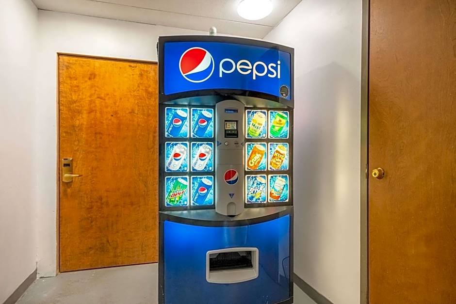 Econo Lodge Inn & Suites Windsor Locks Bradley Airport