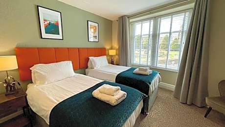 Twin Room with Private Bathroom