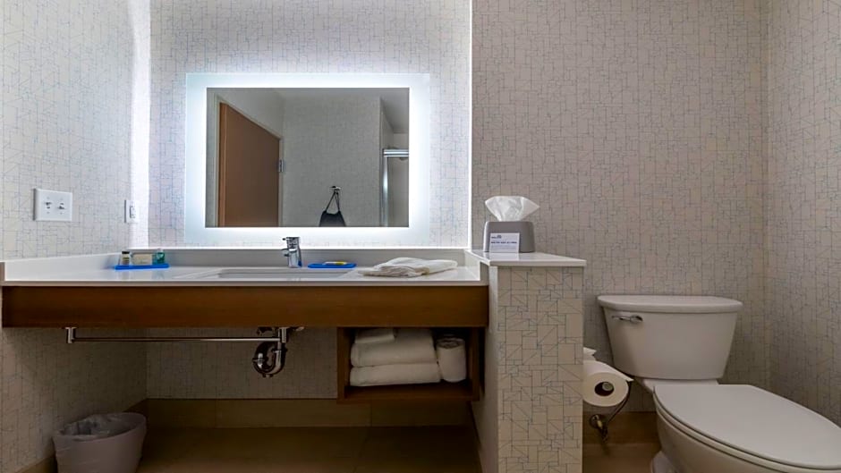 Holiday Inn Express And Suites Marion By IHG