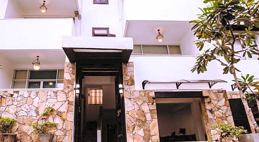 St.Lachlan Hotel & Suites