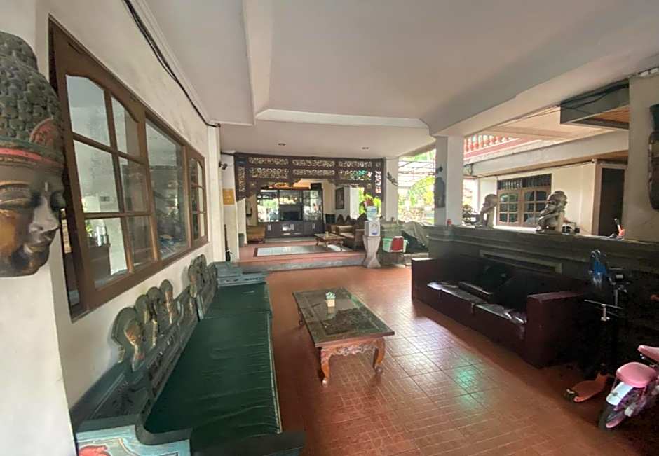 Hotel Candra Adigraha