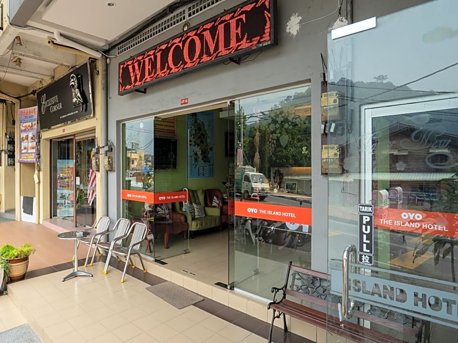 OYO 44078 The Island Hotel