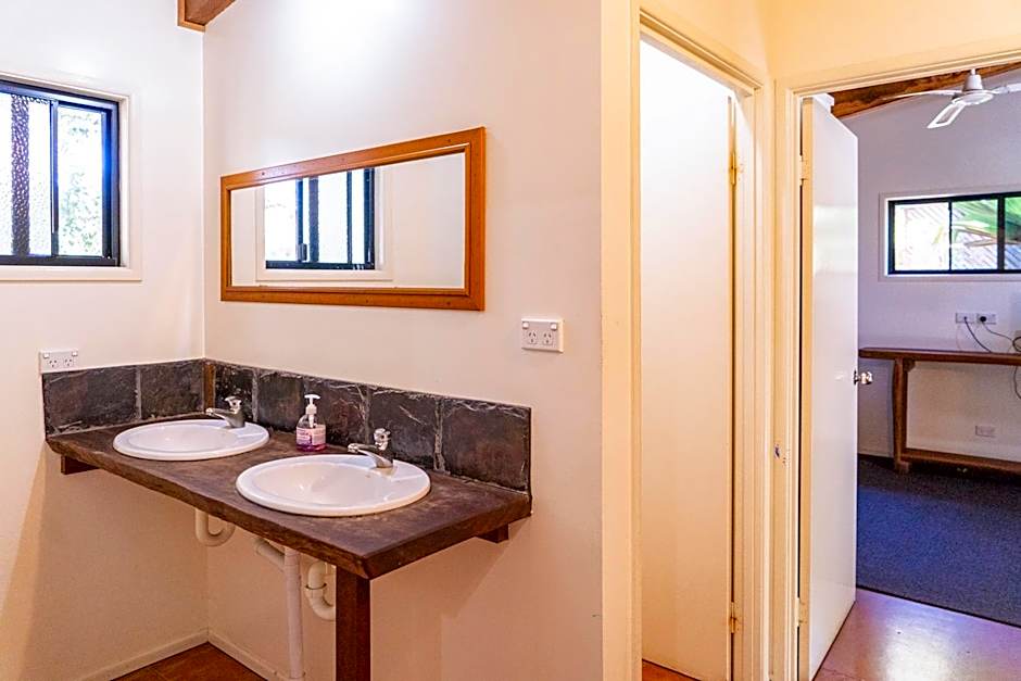 1770 Southern Cross Travellers Retreat