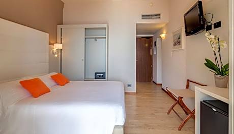 Double or Twin Room with Terrace - Sea View