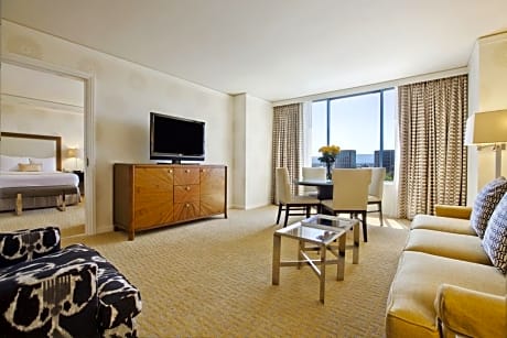 1 KING BED ROOM CITY/MOUNTAIN VW - MAIN TOWER