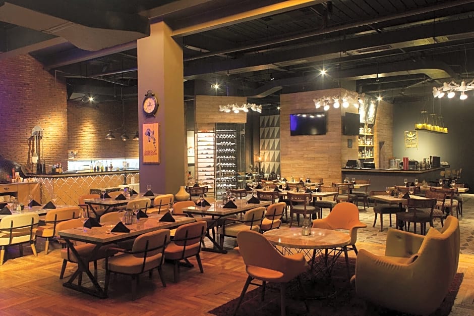 Java Paragon Hotel & Residences