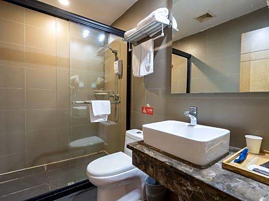 Home Inn (Ningbo Railway Station Antique City)