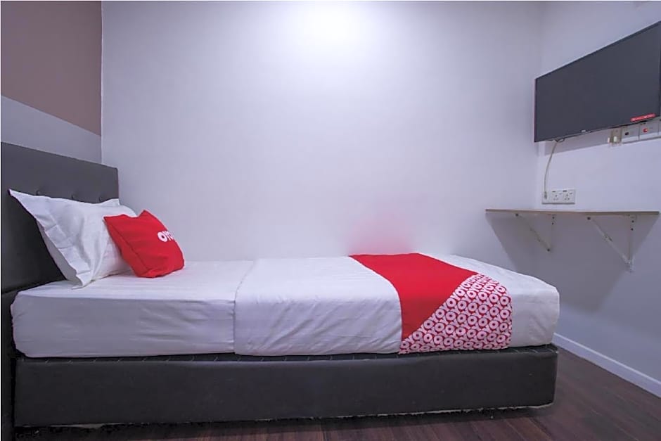 Hotel O Taj (seksyen 13)