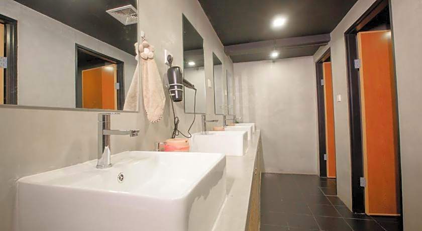 Homy Seafront Hostel