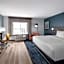 La Quinta Inn & Suites by Wyndham Greensboro