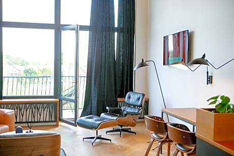 Deluxe Queen Suite with Spa Access