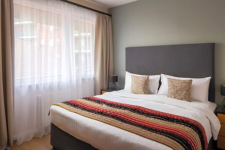 Escala Hotel & Suites