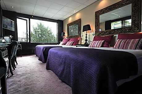 Standard Quadruple room with bath, shower and toilet