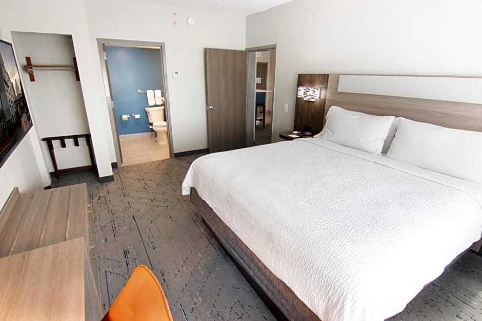 Holiday Inn Express and Suites Fort Lauderdale Airport West By IHG