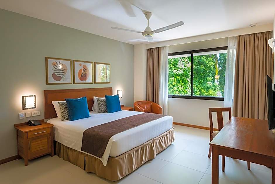 Sea Cliff Court Hotel & Luxury Apartments