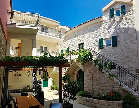 Apartments Dvor - ap4, ap5, ap6