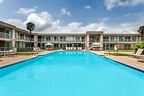 Days Inn by Wyndham Seguin TX