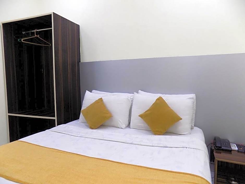 Hotel Maha Residency – Bombay/ Mumbai, KY