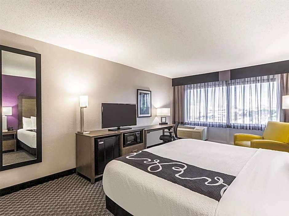 La Quinta Inn & Suites by Wyndham Virginia Beach