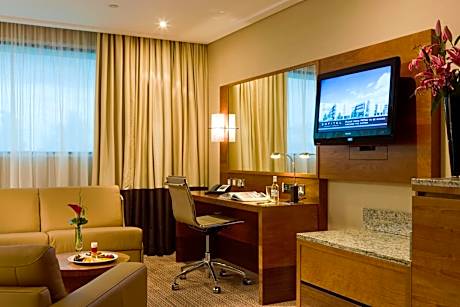 One-Bedroom Prestige Suite and Lounge Access