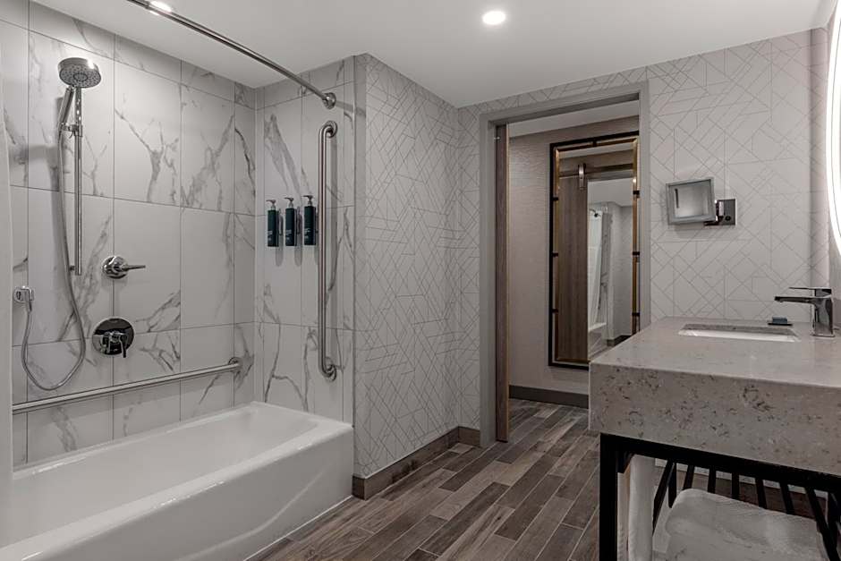 DoubleTree by Hilton Kingston