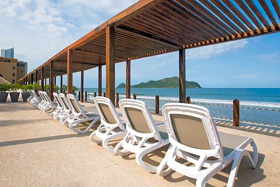 Costa de Oro Beach Hotel