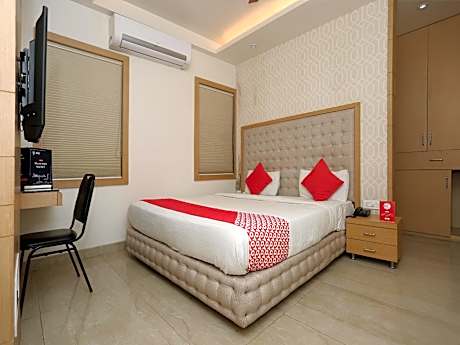 Capital O 3774 Hotel Naman Palace