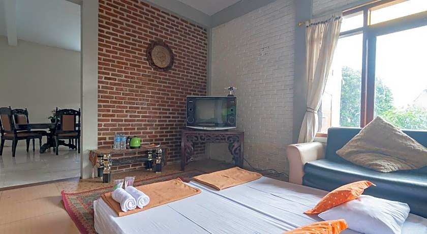 RedDoorz near Farmhouse Lembang