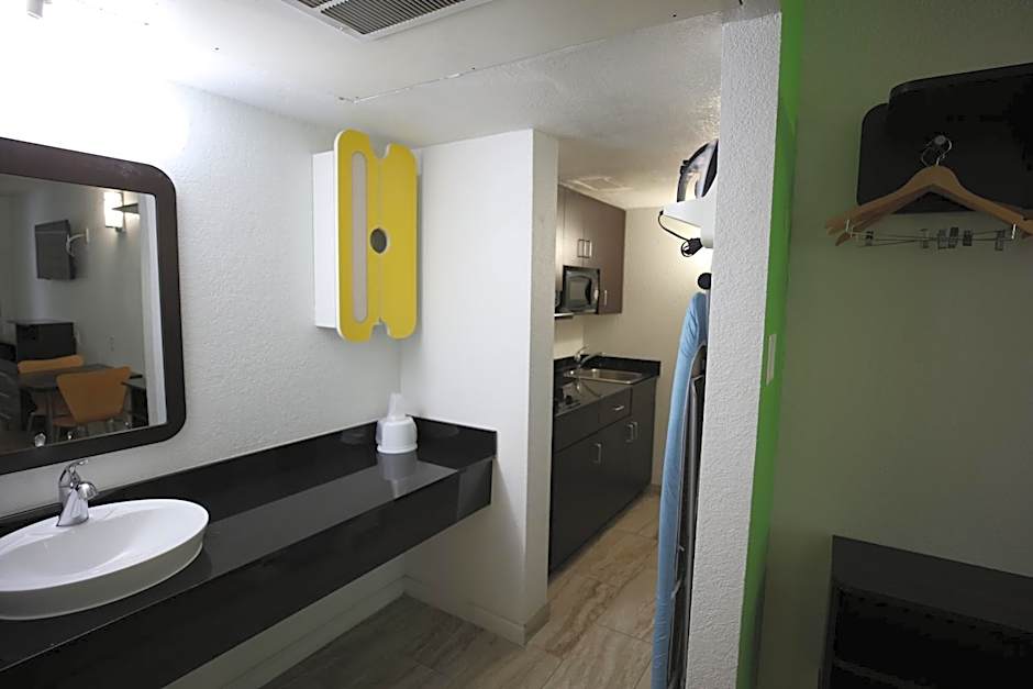 Studio 6-Barstow, CA