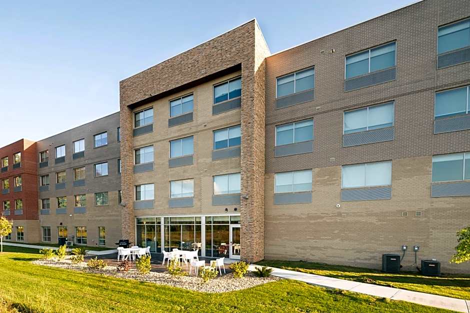 Holiday Inn Express and Suites Kalamazoo West By IHG